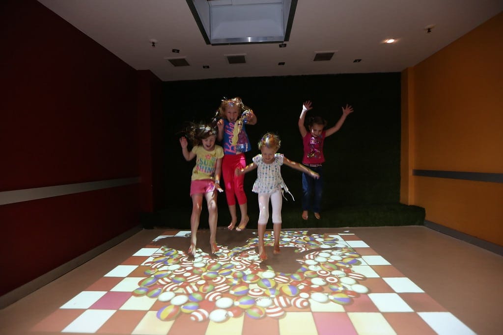 Hotel del Coronado Uses Obie for Interactive Projection Fun