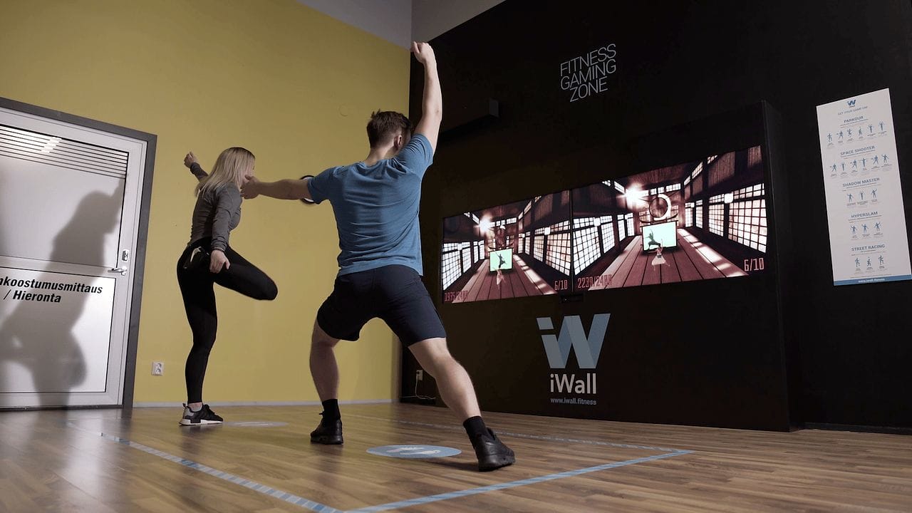 iWall_fitnessclub_shadowmaster_man_woman-X2 Exergame-iWall